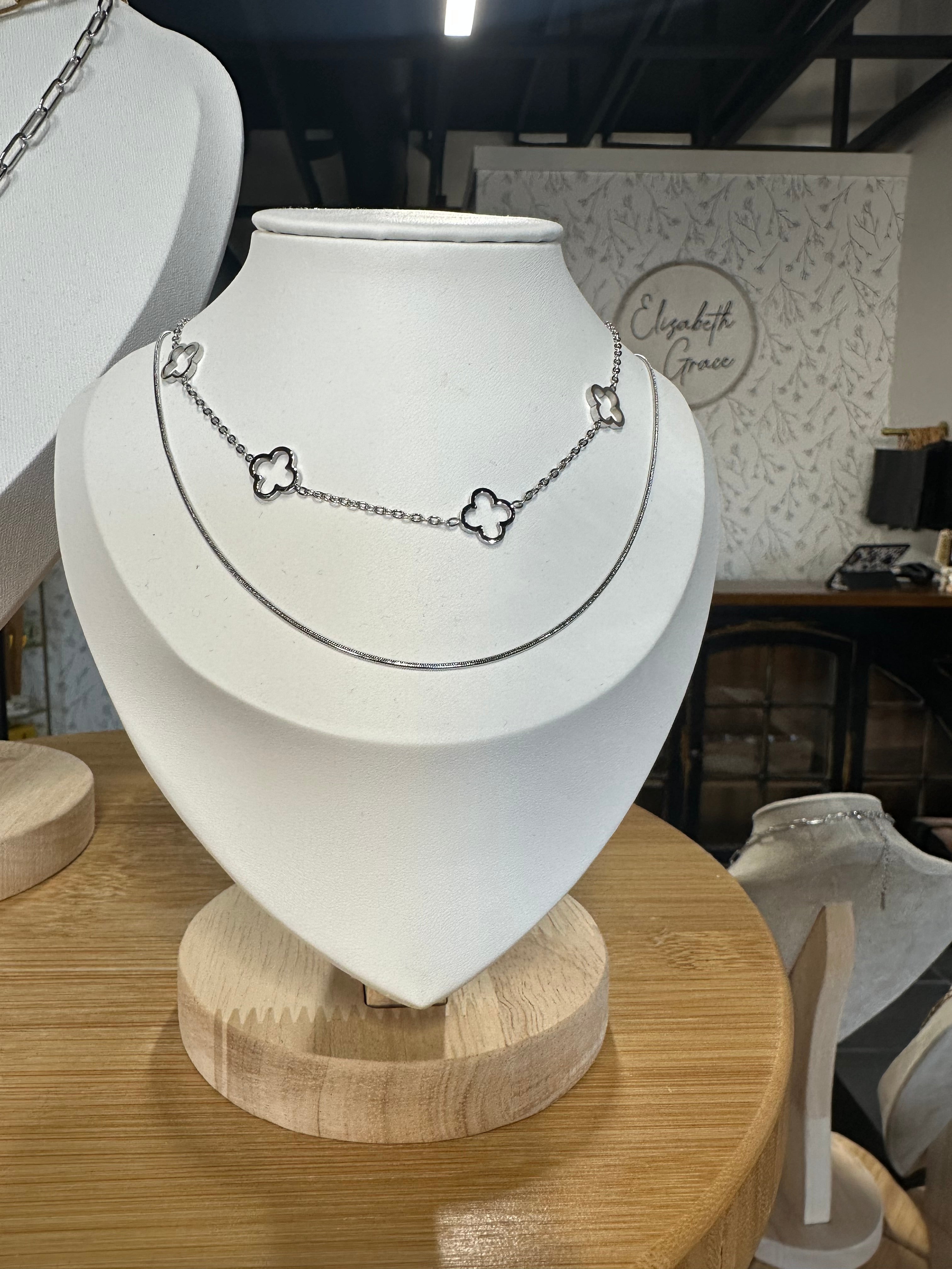 Floral layered necklace 18K white Gold